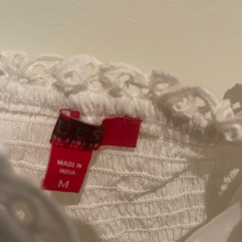 Guess top nwot​​​​​ - Picture 4 of 6